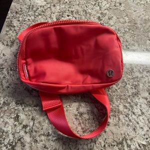 Lululemon Everywhere Belt Bag - Pale Raspberry
